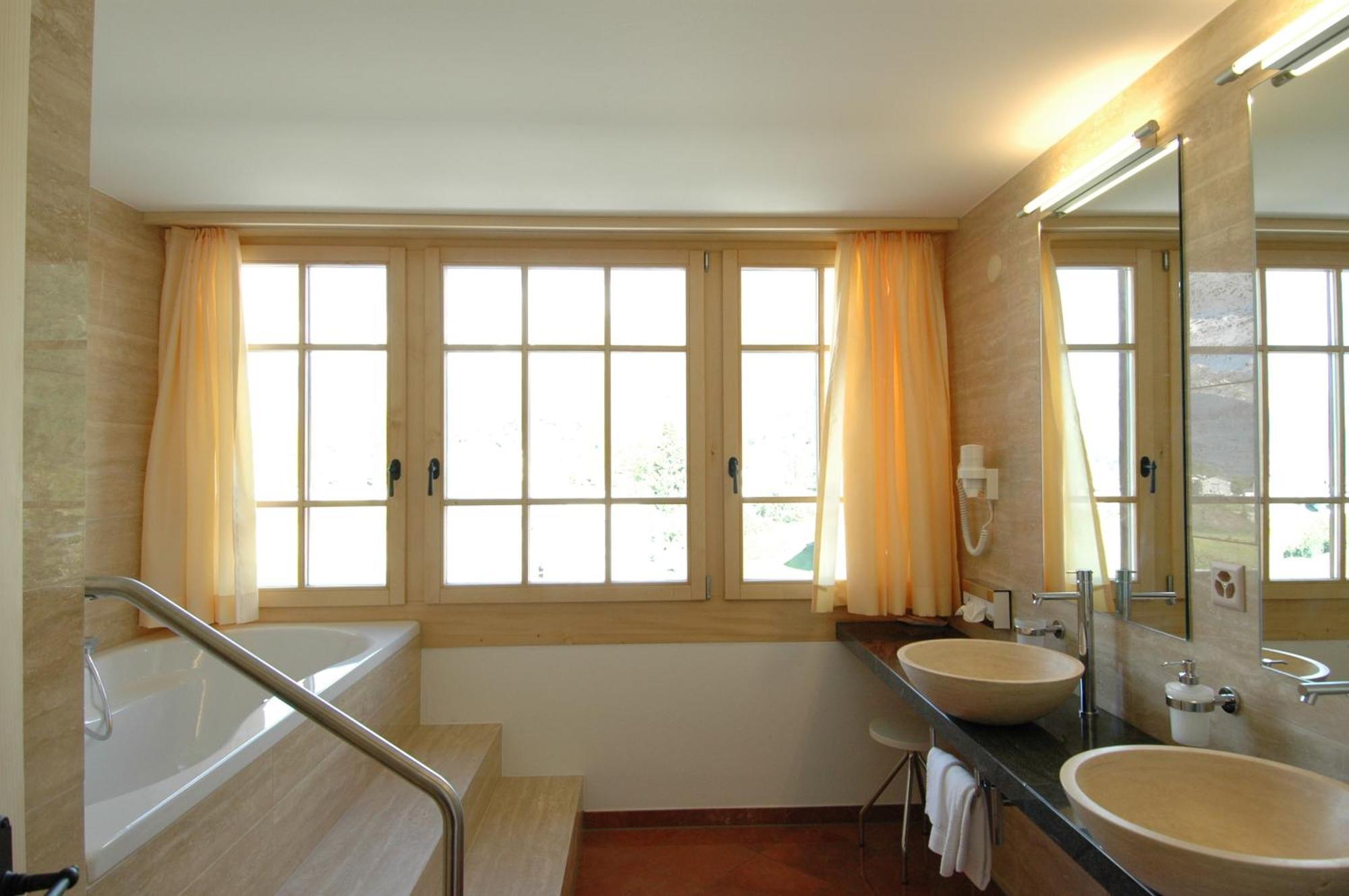 Schweizerhaus Swiss Quality Hotel Малоя Номер фото