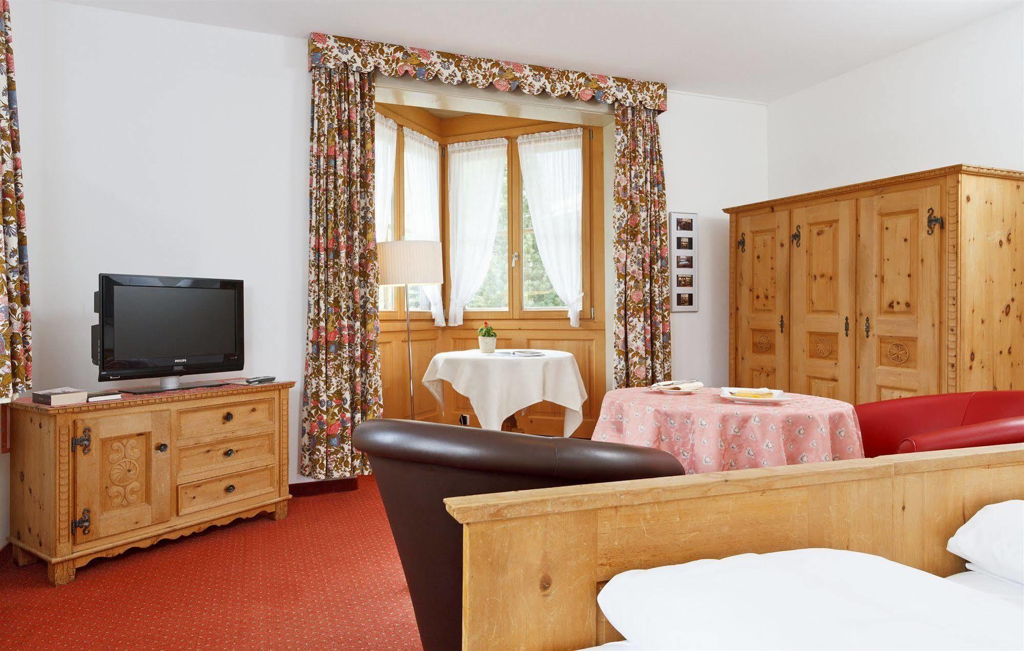 Schweizerhaus Swiss Quality Hotel Малоя Екстер'єр фото